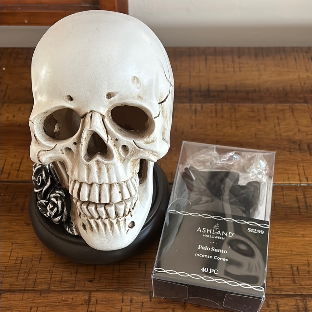 Ashland Skull Decor with Black Roses